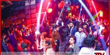 අධික මිල ටිකට්පත් මධ්යයේ වැලන්ටයින් සැමරුමෙන් කොළඹ සමාජ ශාලා, හෝටල් පිරි යයි