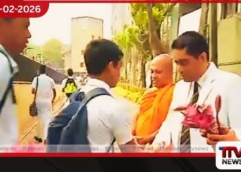 සා.පෙළ විභාගයට පෙනී සිටින මහානාම පුතුන්ට නෙළුම් මලින් ආශීර්වාද