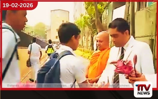 සා.පෙළ විභාගයට පෙනී සිටින මහානාම පුතුන්ට නෙළුම් මලින් ආශීර්වාද