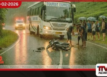 යටියන්තොටදී සංචාරක බස් රථයක් යතුරුපැදියක ගැටී අනතුරක්