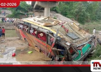 නේපාලයේදී මගී බස් රථයක් ප්‍රපාතයකට පෙරළී 19ක් මරුට