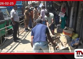 හැටන්හි පදික වෙළෙඳාම් ඉවත් කරද්දී ‘රත් වෙයි’: වෙළෙඳුන් සහ නගර සභා නිලධාරීන් අතර දැඩි නොසන්සුන්තාවයක්