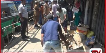 හැටන්හි පදික වෙළෙඳාම් ඉවත් කරද්දී  ‘රත් වෙයි’:  වෙළෙඳුන් සහ නගර සභා නිලධාරීන් අතර  දැඩි නොසන්සුන්තාවයක්