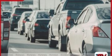 පිටත වටරවුම් අධිවේගී මාර්ගයේ  ලොරි රථයක් පෙරළීමෙන්  කඩවත දෙසට දැඩි රථවාහන තදබදයක්