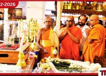 ගංගාරාමයේ  දෙව්නිමෝරි සර්වඥ ධාතූ වැඳපුදා ගැනීමට දහස් සංඛ්‍යාත ජනතාවක් රොක් වෙති