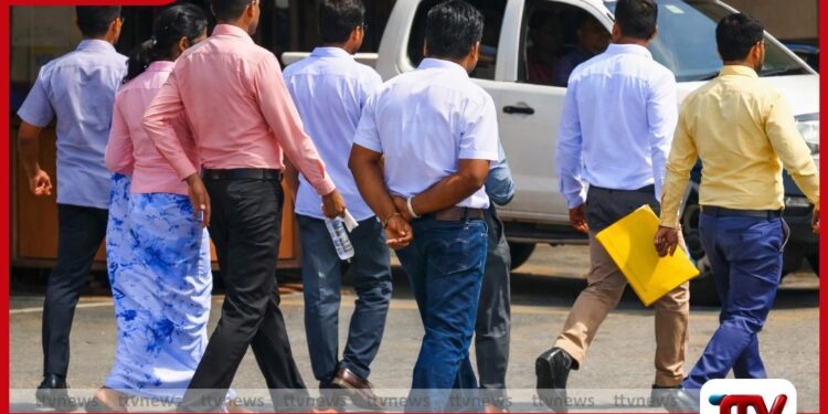 මාරාන්තික උපවාසයේ නිරත  පාසල් සංවර්ධන නිලධාරීන් සහ  ජනාධිපතිවරයා අතර  තීරණාත්මක සාකච්ඡාවක්