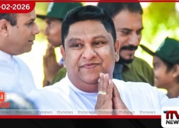 කථානායකවරයා නිල කාමරයේදී  එක එක අයට කොත්තු කවනවා