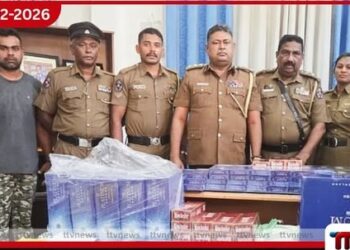 තිහාරියේ නිවසක  කෝටි 1.2ක   හොර සිගරට් තොගයක්  බඩුත් සමග නිවැසියෝ අත්ඩංගුවට