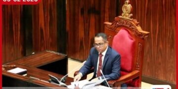 කතානායක සහ පෞද්ගලික ලේකම්  තනතුරුවලින් ඉවත් විය යුතුයි