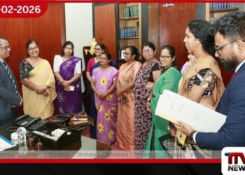 මන්ත්‍රීවරියන්ට දෙපිට කැපෙන කතා කිව්වොත් වැඩ වරද්දන අලුත් වැඩක්.