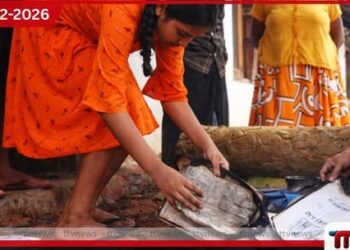 ජංගම දුරකථනයක් චාර්ජ්වීමට තබා  නිවසින් බැහැරට ගිය  උසස් පෙළ සිසුවියකගේ   ඇදුම් පොත්පත් ගිනි ගනී