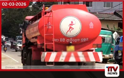 මහනුවර ඉන්ධන පිරවුම්හල් අසල තවමත් දිගු පෝලිම්