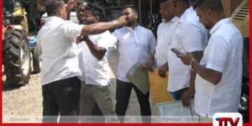 පාලින්දනුවර ප්‍රාදේශීය සභාවේ  සජබ මන්ත්‍රීවරුන් අතර ගුටි කෙළියක්  කණ්ඩායම් නායකයා රෝහල්ගත කෙරෙයි