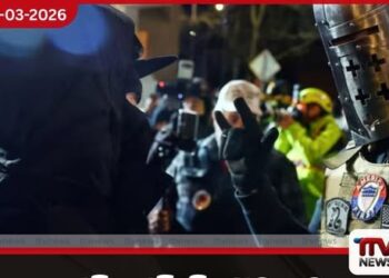 පෝට්ලන්ඩ් විරෝධතාවය අතරතුර ඇමෙරිකානු ධජයක්  ගිනිතැබීමට ගිය පුද්ගලයෙකුට ගිනි ඇවිලෙයි