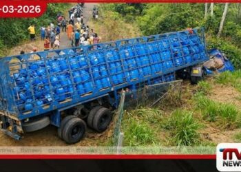 දක්ෂිණ අධිවේගී මාර්ගයේදී ගෑස් ප්‍රවාහනය කළ ප්‍රයිම් මුවර් රථයක් පෙරළී අනතුරක්