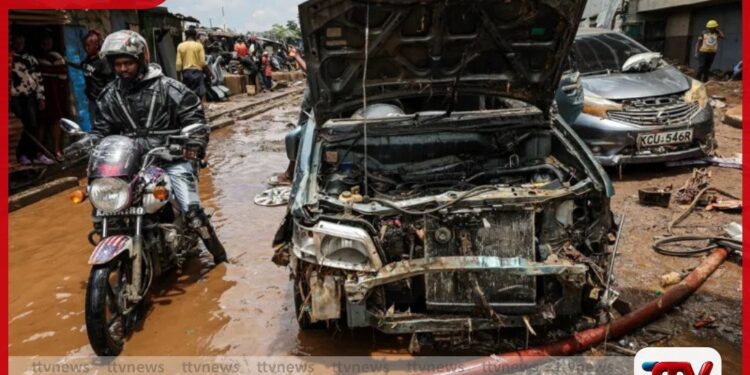 කෙන්යාවේ දරුණු ගංවතුර තත්ත්වයෙන් පුද්ගලයන් 62ක් මියයයි: දසදහසකට උන්හිටිතැන් අහිමි වෙයි