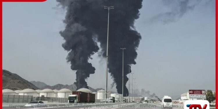 එක්සත් අරාබි එමීර් රාජ්යයේ ෆුජයිර වරායට ඩ්රෝන ප්රහාරයක්: හෝමුස් සමුද්ර සන්ධියට විකල්පව තිබූ එකම මාර්ගයත් අවදානමේ