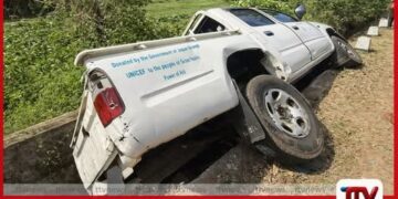 යාපනය – පේදුරුතුඩුව මාර්ගයේදී කැබ් රථයක් කාණුවකට පෙරළෙයි