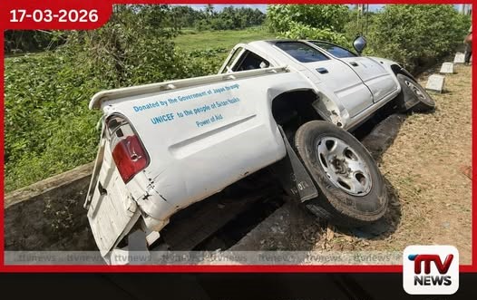 යාපනය – පේදුරුතුඩුව මාර්ගයේදී කැබ් රථයක් කාණුවකට පෙරළෙයි