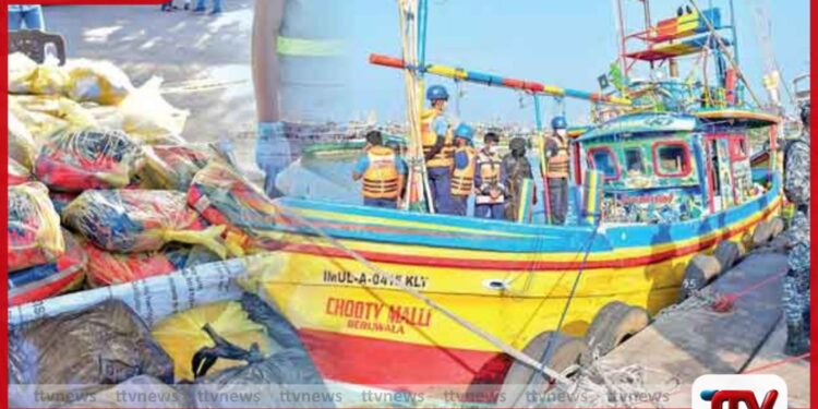 දෙවුන්දර මුහුදේදී මත්ද්‍රව්‍ය සමඟ ධීවර යාත්‍රාවක් නාවික හමුදා භාරයට