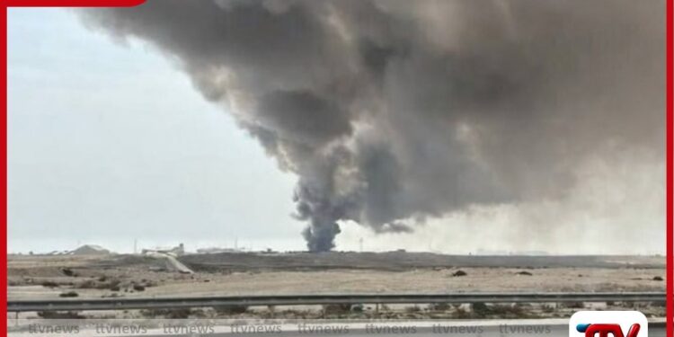 බහරේනයේ ඊසා ගුවන් හමුදා කඳවුරට ඉරානයෙන් ප්‍රහාරයක් අහසට නැගෙන කළු දුමාරයෙන් කලාපයම කම්පනයට පත්වේ