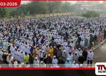 දිල්ලියේ උත්තම් නගර් මුස්ලිම් බැතිමතුන්ගෙන්  පොලිසියට මල් වරුසාවක්