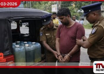 ත්‍රිරෝද රථයකින් ඉන්ධන ප්‍රවාහනය කළ පුද්ගලයෙක් බණ්ඩාරගමදී කොටු වෙයි