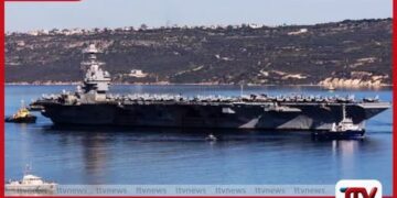 ගිනි ගැනීමකින් හානි වූ  අමෙරිකානු පීඑස්එස් ජෙරල්ඩ් ආර්. ෆෝඩ් නෞකාව  අලුත්වැඩියාව සඳහා ක්‍රීට් දූපත බලා