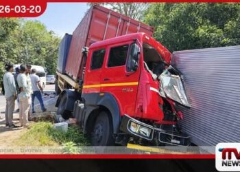 දඹුල්ල – හබරණ මාර්ගයේ හිරිවඩුන්න අසලදී දරුණු රිය අනතුරක් නතර කර තිබූ තීන්ත ලොරියක ප්රයිම් මුවර් රථයක් ගැටෙයි