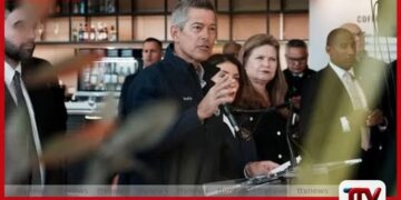 රජය අකර්මන්‍ය වීමෙන්  ගුවන් තොටුපළ පෝලිම් තවත් දරුණු වෙයි