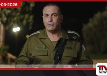 අපේ හමුදාව ඇතුළතින් බිඳවැටෙනවා