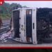 දක්ෂිණ අධිවේගී මාර්ගයේ 41 වන කිලෝමීටර් කණුව අසල ලොරි රථයක් පෙරළෙයි