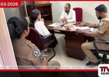 පිඹුරෙකු සමඟ නර්තනයේ යෙදුණු කාන්තාව ඇප මත මුදා හැරේ