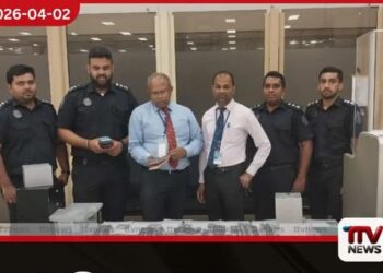 සන්නිවේදන උපකරණ තොගයක්  සමඟ විදේශිකයන් 09 දෙනෙකු  කටුනායකදී අත්අඩංගුවට