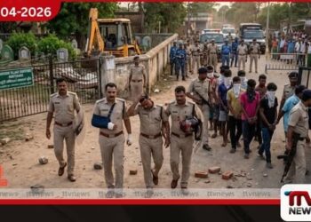 බටහිර බෙංගාලයේ  බීර්බුම්හි පොලිසියට ගල් ප්‍රහාරයක්