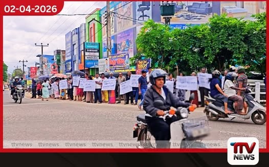 අපට කුණු එපා නියෝජ්‍ය ඇමතිට එරෙහිව  හිඟුරක්ගොඩ ජනතාව  පාරට බසී