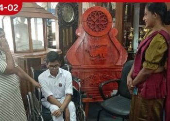 රෝද පුටුවක සිට වෛද්‍ය සිහිනය සැබෑ කරගත් මාතර රාහුලේ දිරිය පුතණුවන්