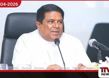 වජිර අබේවර්ධන  සිංගප්පූරුවේ සිට පැමිණි විගස  මෙරට තානාපතිවරුන් හමුවෙයි