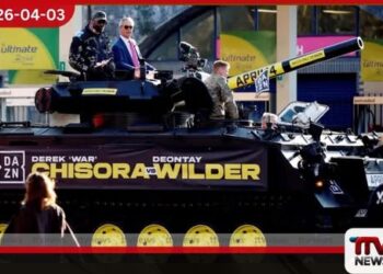 බ්‍රිතාන්‍ය බොක්සිං ක්‍රීඩක ඩෙරෙක් චිසෝරා යුද ටැංකියකින්  මාධ්‍ය හමුවට පැමිණෙයි