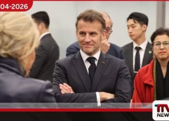 ප්‍රංශ නෞකාවක්  හෝමුස් සමුද්‍ර සන්ධිය හරහා යාත්‍රා කරයි