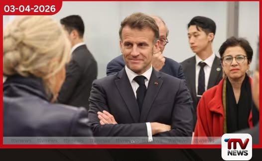 ප්රංශ නෞකාවක් හෝමුස් සමුද්ර සන්ධිය හරහා යාත්රා කරයි