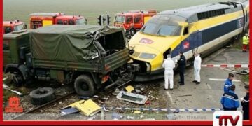 ප්‍රංශයේ අධිවේගී දුම්රියක්  යුද හමුදා ට්‍රක් රථයක ගැටෙයි