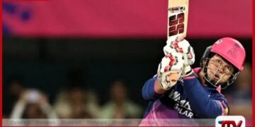 IPL තණතීරුවේ බුම්රාට එරෙහිව හයිය පෙන්වූ 15 හැවිරිදි සුර්යවංශි