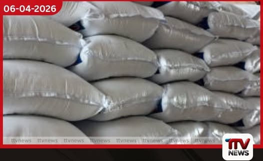 අම්පාරේදී බෑග් මාරු කළ පොහොර තොගයක් වටලයි