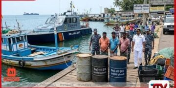 නැවකින් ඩීසල් ලබාගත්  ධීවර යාත්‍රාවක්  නාවික හමුදා අත්අඩංගුවට