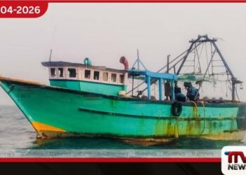 මන්නාරම් මුහුදේ  අනවසරයෙන් මසුන් ඇල්ලූ  ඉන්දීය ධීවරයින් 10ක්  අත්අඩංගුවට