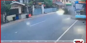 හික්කඩුවේදී බස් රථයක් සහ ත්‍රීරෝද රථයක් ගැටී 6 හැවිරිදි දරුවෙකු ජීවිතක්ෂයට