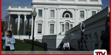 ඉරාන යුද්ධය අතරතුර රහස් තොරතුරු භාවිත කර  ඔට්ටු ඇල්ලීමෙන් වළකින ලෙස  වයිට් හවුස් සේවකයින්ට අනතුරු ඇඟවීමක්