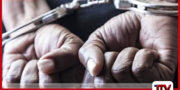 පාසල් පරිශ්‍රයේ මත්පැන් පානය කළ  සිසුන් සිව්දෙනෙකු පොලිස් දැලේ