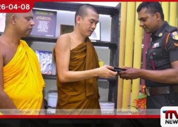 මියන්මාර හිමිනමකගේ  අස්ථානගත වූ මුදල් පසුම්බිය  නැවත භාරදුන්  හමුදා සෙබළාගේ අවංකභාවය